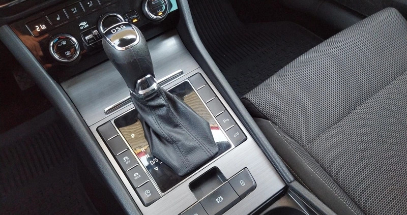 Skoda Superb cena 74900 przebieg: 262280, rok produkcji 2020 z Narol małe 379